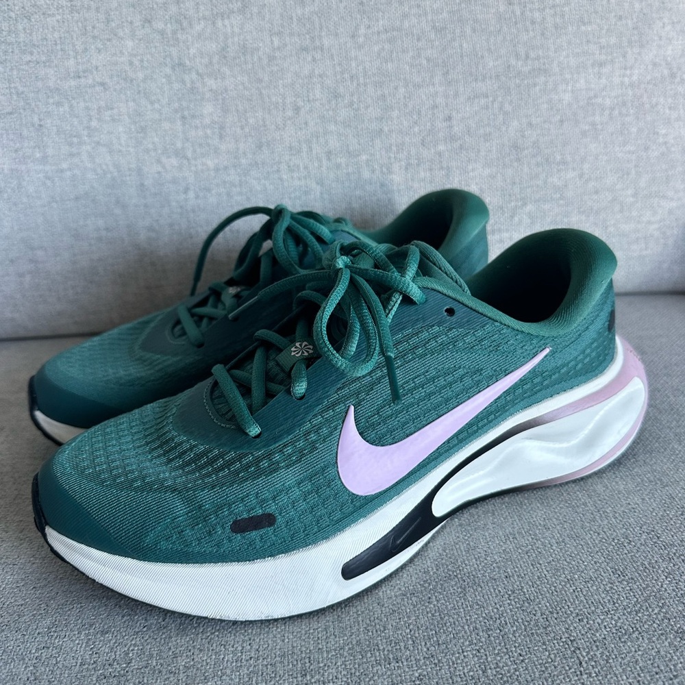 Nike Journey Run 
Bicoastal Black Sail Pink Foam (Womens)
